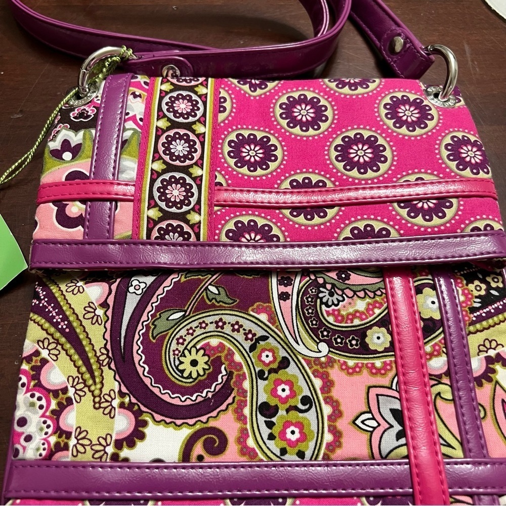 VERA BRADLEY retired print Very Berry paisley flipster bag  NWT - Picture 3 of 9